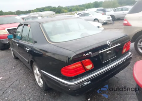 1998 Mercedes-Benz E 430 из США, поврежденный, VIN WDBJF70F0WA713689